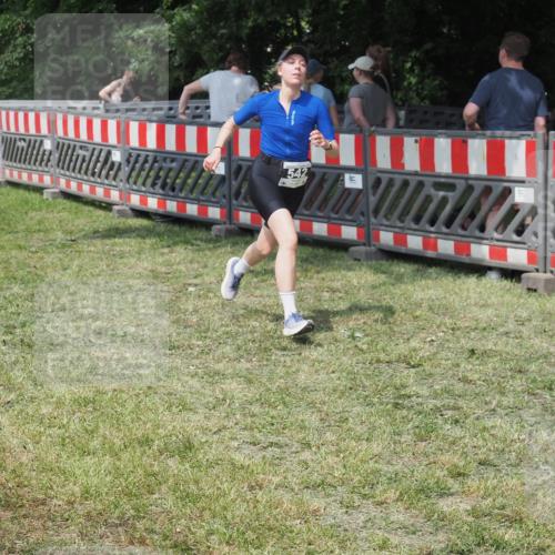 15.06.2025 - 27. Vierlanden-Triathlon KatJ http://msf.ph/oto/8039473 15.06.2025 11:36:01 Schwimmen  meine-sportfotos.de