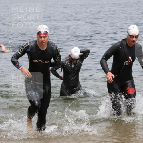 21.06.2025 - 27. Vierlanden-Triathlon Lena Gebhardt http://msf.ph/oto/8039475 15.06.2025 12:35:25 Schwimmen 1093, 1094, 1095, 1096 meine-sportfotos.de