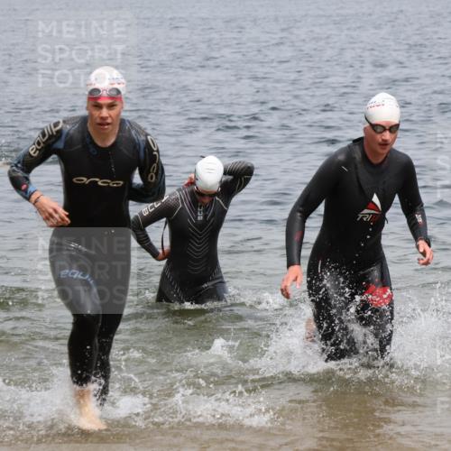 21.06.2025 - 27. Vierlanden-Triathlon Lena Gebhardt http://msf.ph/oto/8039477 15.06.2025 12:35:25 Schwimmen 1093, 1094, 1095, 1096 meine-sportfotos.de