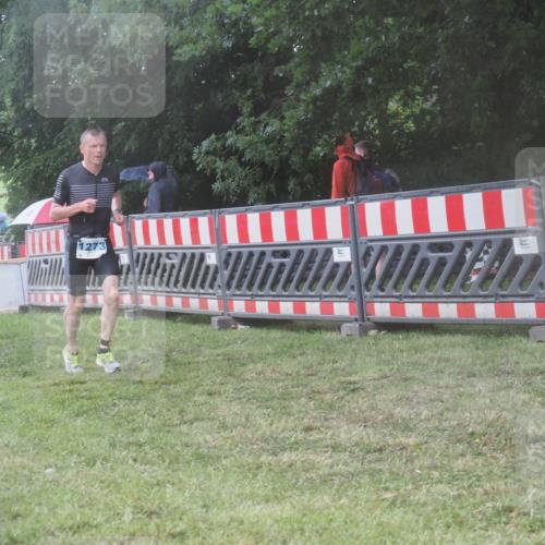 21.06.2025 - 27. Vierlanden-Triathlon KatJ http://msf.ph/oto/8039480 15.06.2025 14:23:14 Ziel 1273, 1275 meine-sportfotos.de