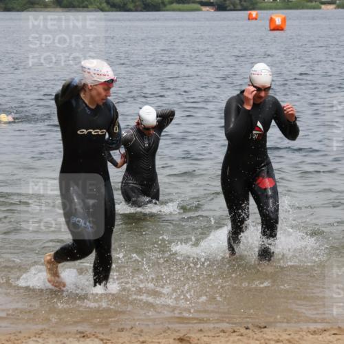 21.06.2025 - 27. Vierlanden-Triathlon Lena Gebhardt http://msf.ph/oto/8039485 15.06.2025 12:35:25 Schwimmen 1093, 1094, 1095, 1096 meine-sportfotos.de