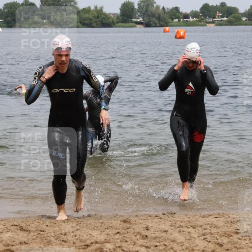 21.06.2025 - 27. Vierlanden-Triathlon Lena Gebhardt http://msf.ph/oto/8039495 15.06.2025 12:35:27 Schwimmen 1093, 1094, 1095, 1096 meine-sportfotos.de