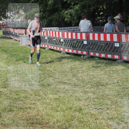 15.06.2025 - 27. Vierlanden-Triathlon KatJ http://msf.ph/oto/8039497 15.06.2025 11:36:08 Schwimmen  meine-sportfotos.de
