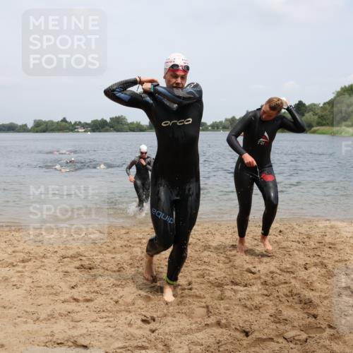 21.06.2025 - 27. Vierlanden-Triathlon Lena Gebhardt http://msf.ph/oto/8039509 15.06.2025 12:35:29 Schwimmen 1093, 1094, 1095, 1096 meine-sportfotos.de