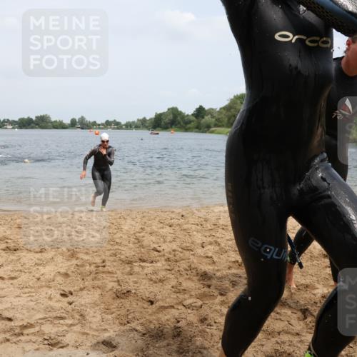 21.06.2025 - 27. Vierlanden-Triathlon Lena Gebhardt http://msf.ph/oto/8039524 15.06.2025 12:35:30 Schwimmen 1093, 1094, 1095, 1096 meine-sportfotos.de