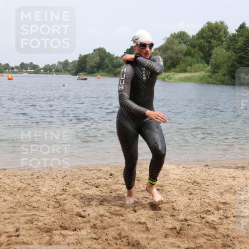 21.06.2025 - 27. Vierlanden-Triathlon Lena Gebhardt http://msf.ph/oto/8039543 15.06.2025 12:35:32 Schwimmen 1093, 1094, 1095, 1096 meine-sportfotos.de