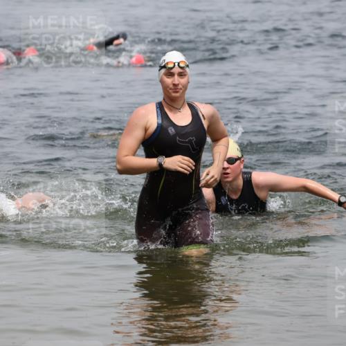 21.06.2025 - 27. Vierlanden-Triathlon Lena Gebhardt http://msf.ph/oto/8039553 15.06.2025 12:35:37 Schwimmen 1081, 1082, 1093, 1094, 1095, 1096 meine-sportfotos.de