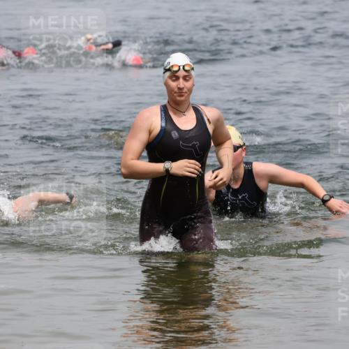 21.06.2025 - 27. Vierlanden-Triathlon Lena Gebhardt http://msf.ph/oto/8039556 15.06.2025 12:35:37 Schwimmen 1081, 1082, 1093, 1094, 1095, 1096 meine-sportfotos.de