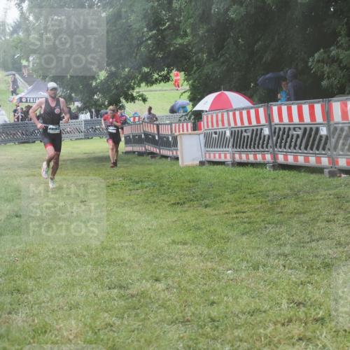 21.06.2025 - 27. Vierlanden-Triathlon KatJ http://msf.ph/oto/8039559 15.06.2025 14:23:40 Ziel 1184, 1247, 1267 meine-sportfotos.de
