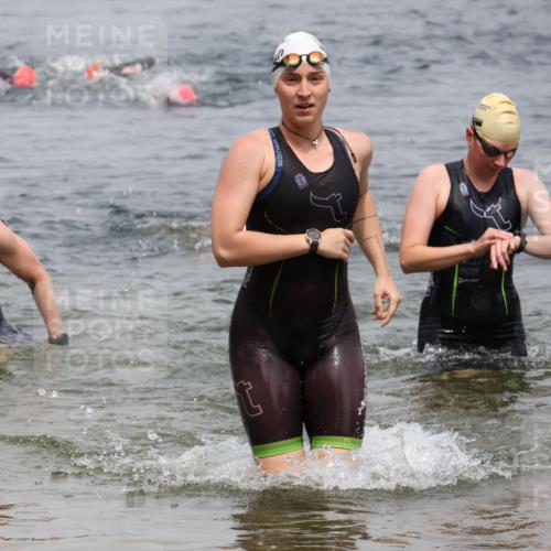 21.06.2025 - 27. Vierlanden-Triathlon Lena Gebhardt http://msf.ph/oto/8039562 15.06.2025 12:35:39 Schwimmen 1081, 1082, 1084, 1094, 1096 meine-sportfotos.de