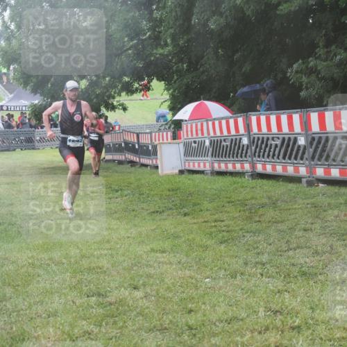 21.06.2025 - 27. Vierlanden-Triathlon KatJ http://msf.ph/oto/8039568 15.06.2025 14:23:40 Ziel 1184, 1247, 1267 meine-sportfotos.de