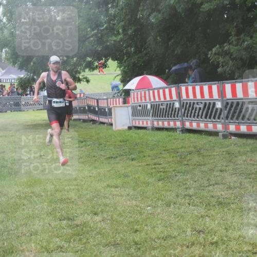 21.06.2025 - 27. Vierlanden-Triathlon KatJ http://msf.ph/oto/8039570 15.06.2025 14:23:41 Ziel 1184, 1247, 1267 meine-sportfotos.de
