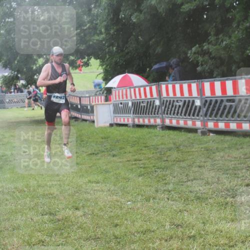 21.06.2025 - 27. Vierlanden-Triathlon KatJ http://msf.ph/oto/8039575 15.06.2025 14:23:41 Ziel 1184, 1247, 1267 meine-sportfotos.de