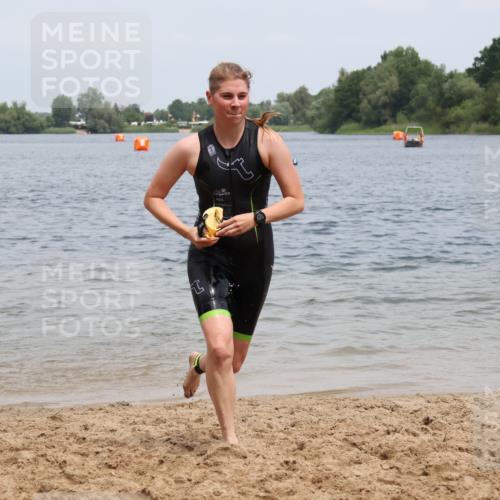 21.06.2025 - 27. Vierlanden-Triathlon Lena Gebhardt http://msf.ph/oto/8039599 15.06.2025 12:35:45 Schwimmen 1081, 1082, 1083, 1084 meine-sportfotos.de