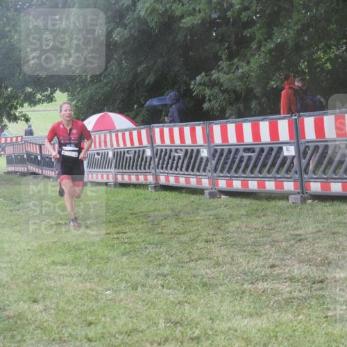 21.06.2025 - 27. Vierlanden-Triathlon KatJ http://msf.ph/oto/8039600 15.06.2025 14:23:43 Ziel 1184, 1247, 1267 meine-sportfotos.de