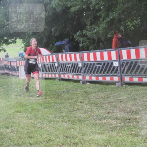 21.06.2025 - 27. Vierlanden-Triathlon KatJ http://msf.ph/oto/8039605 15.06.2025 14:23:43 Ziel 1184, 1247, 1267 meine-sportfotos.de