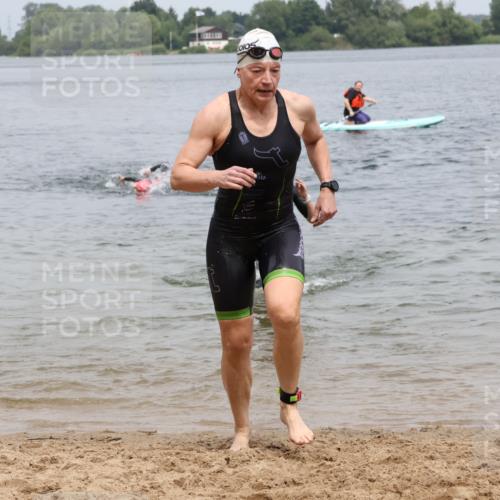 21.06.2025 - 27. Vierlanden-Triathlon Lena Gebhardt http://msf.ph/oto/8039612 15.06.2025 12:35:47 Schwimmen 1081, 1082, 1083, 1084 meine-sportfotos.de