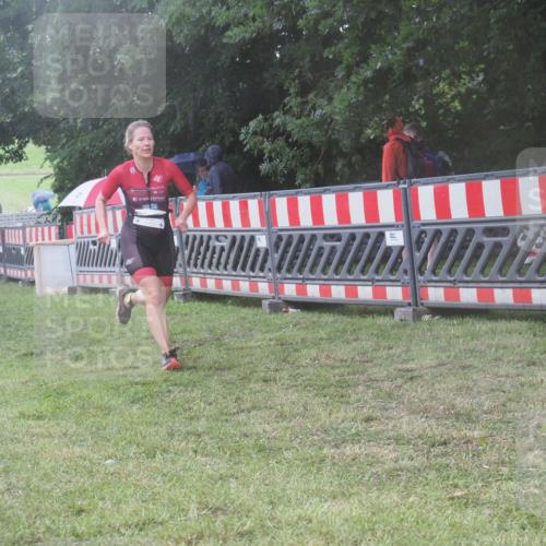 21.06.2025 - 27. Vierlanden-Triathlon KatJ http://msf.ph/oto/8039614 15.06.2025 14:23:44 Ziel 1184, 1267, 1300 meine-sportfotos.de