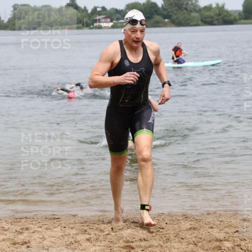 21.06.2025 - 27. Vierlanden-Triathlon Lena Gebhardt http://msf.ph/oto/8039616 15.06.2025 12:35:47 Schwimmen 1081, 1082, 1083, 1084 meine-sportfotos.de