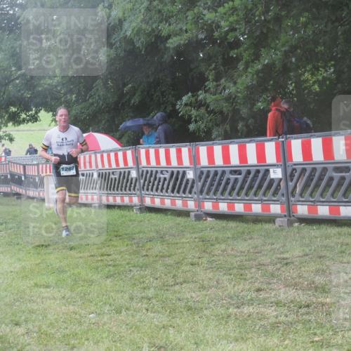 21.06.2025 - 27. Vierlanden-Triathlon KatJ http://msf.ph/oto/8039618 15.06.2025 14:23:47 Ziel 1184, 1267, 1300 meine-sportfotos.de
