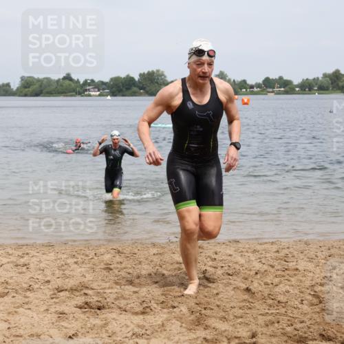 21.06.2025 - 27. Vierlanden-Triathlon Lena Gebhardt http://msf.ph/oto/8039620 15.06.2025 12:35:48 Schwimmen 1081, 1082, 1083, 1084 meine-sportfotos.de