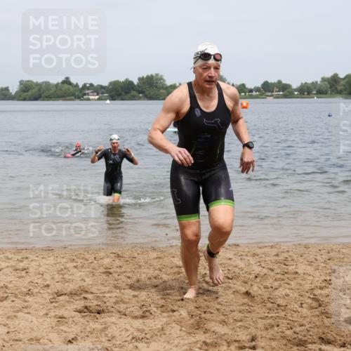 21.06.2025 - 27. Vierlanden-Triathlon Lena Gebhardt http://msf.ph/oto/8039625 15.06.2025 12:35:48 Schwimmen 1081, 1082, 1083, 1084 meine-sportfotos.de