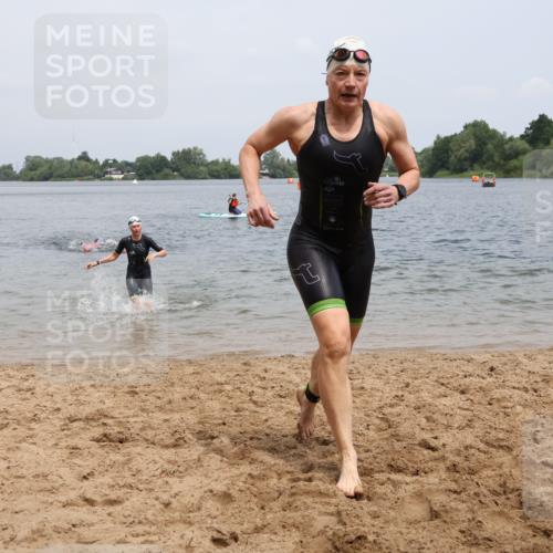 21.06.2025 - 27. Vierlanden-Triathlon Lena Gebhardt http://msf.ph/oto/8039628 15.06.2025 12:35:49 Schwimmen 1081, 1082, 1083, 1084 meine-sportfotos.de