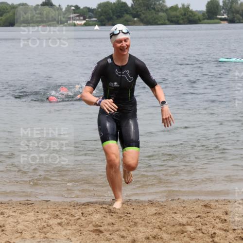 21.06.2025 - 27. Vierlanden-Triathlon Lena Gebhardt http://msf.ph/oto/8039639 15.06.2025 12:35:51 Schwimmen 1081, 1082, 1083, 1084 meine-sportfotos.de