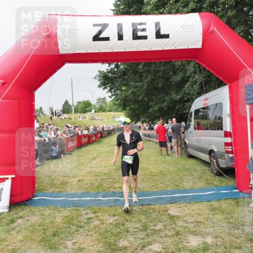 21.06.2025 - 27. Vierlanden-Triathlon MichiJ http://msf.ph/oto/8039641 15.06.2026 13:21:14 Ziel 782 meine-sportfotos.de