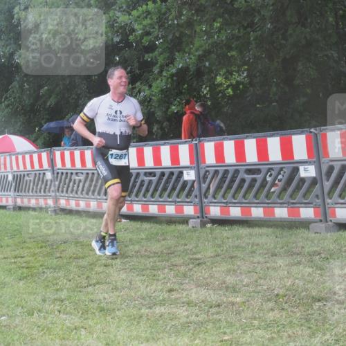 21.06.2025 - 27. Vierlanden-Triathlon KatJ http://msf.ph/oto/8039642 15.06.2025 14:23:48 Ziel 1267, 1300 meine-sportfotos.de
