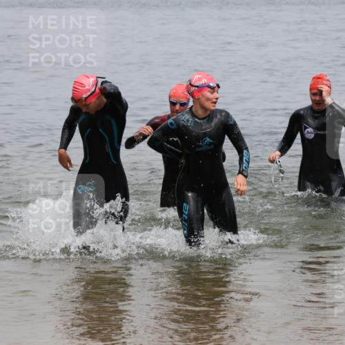 21.06.2025 - 27. Vierlanden-Triathlon Lena Gebhardt http://msf.ph/oto/8039674 15.06.2025 12:36:01 Schwimmen 1083, 1089, 1090, 1091, 1092 meine-sportfotos.de