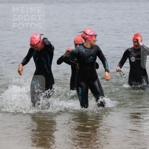 21.06.2025 - 27. Vierlanden-Triathlon Lena Gebhardt http://msf.ph/oto/8039677 15.06.2025 12:36:01 Schwimmen 1083, 1089, 1090, 1091, 1092 meine-sportfotos.de