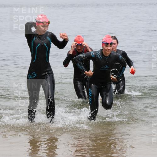 21.06.2025 - 27. Vierlanden-Triathlon Lena Gebhardt http://msf.ph/oto/8039681 15.06.2025 12:36:02 Schwimmen 1083, 1089, 1090, 1091, 1092 meine-sportfotos.de