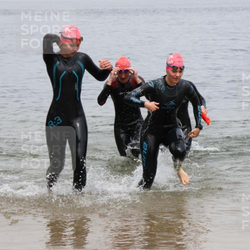 21.06.2025 - 27. Vierlanden-Triathlon Lena Gebhardt http://msf.ph/oto/8039684 15.06.2025 12:36:02 Schwimmen 1083, 1089, 1090, 1091, 1092 meine-sportfotos.de