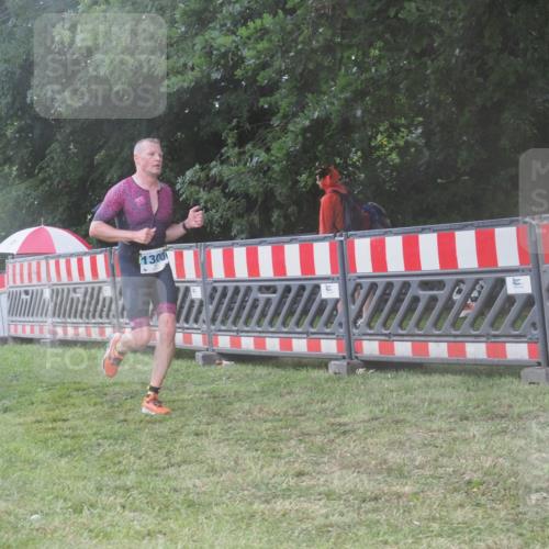 21.06.2025 - 27. Vierlanden-Triathlon KatJ http://msf.ph/oto/8039689 15.06.2025 14:23:53 Ziel 1300 meine-sportfotos.de