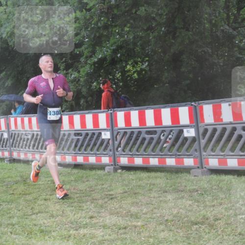 21.06.2025 - 27. Vierlanden-Triathlon KatJ http://msf.ph/oto/8039696 15.06.2025 14:23:53 Ziel 1300 meine-sportfotos.de