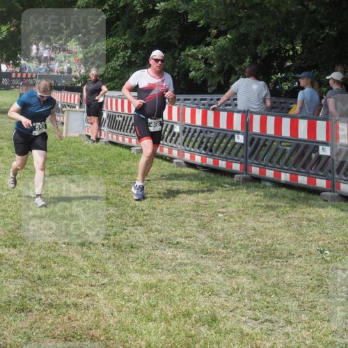 15.06.2025 - 27. Vierlanden-Triathlon KatJ http://msf.ph/oto/8039697 15.06.2025 11:36:50 Schwimmen  meine-sportfotos.de