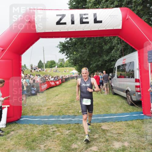 21.06.2025 - 27. Vierlanden-Triathlon MichiJ http://msf.ph/oto/8039699 15.06.2026 13:21:27 Ziel 810 meine-sportfotos.de