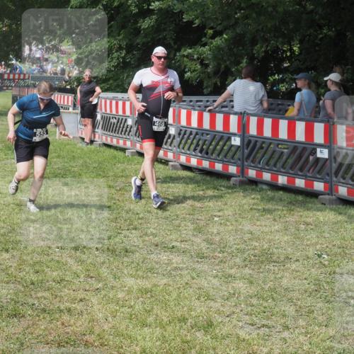 15.06.2025 - 27. Vierlanden-Triathlon KatJ http://msf.ph/oto/8039701 15.06.2025 11:36:50 Schwimmen  meine-sportfotos.de