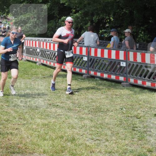 15.06.2025 - 27. Vierlanden-Triathlon KatJ http://msf.ph/oto/8039707 15.06.2025 11:36:50 Schwimmen  meine-sportfotos.de
