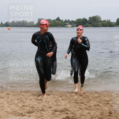21.06.2025 - 27. Vierlanden-Triathlon Lena Gebhardt http://msf.ph/oto/8039709 15.06.2025 12:36:05 Schwimmen 1089, 1090, 1091, 1092 meine-sportfotos.de