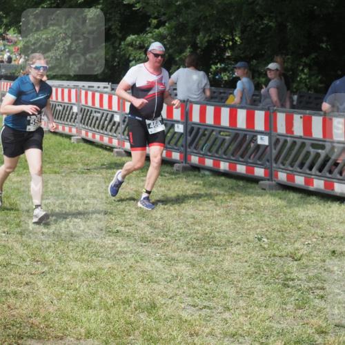 15.06.2025 - 27. Vierlanden-Triathlon KatJ http://msf.ph/oto/8039711 15.06.2025 11:36:51 Schwimmen  meine-sportfotos.de