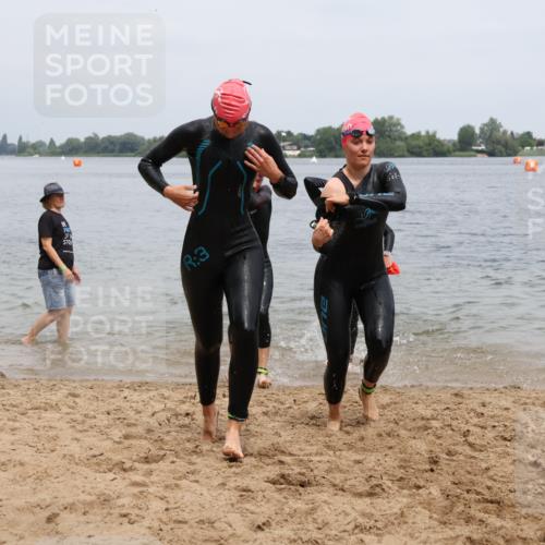 21.06.2025 - 27. Vierlanden-Triathlon Lena Gebhardt http://msf.ph/oto/8039712 15.06.2025 12:36:06 Schwimmen 1089, 1090, 1091, 1092 meine-sportfotos.de