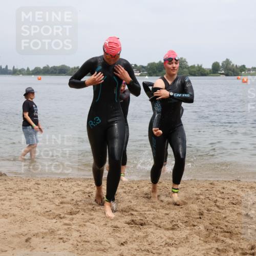 21.06.2025 - 27. Vierlanden-Triathlon Lena Gebhardt http://msf.ph/oto/8039715 15.06.2025 12:36:06 Schwimmen 1089, 1090, 1091, 1092 meine-sportfotos.de