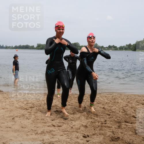 21.06.2025 - 27. Vierlanden-Triathlon Lena Gebhardt http://msf.ph/oto/8039725 15.06.2025 12:36:07 Schwimmen 1089, 1090, 1091, 1092 meine-sportfotos.de