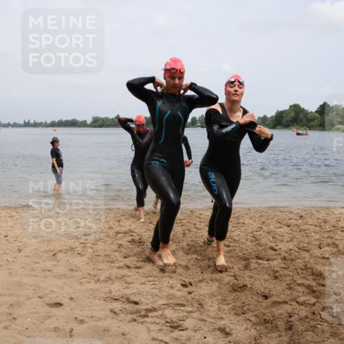 21.06.2025 - 27. Vierlanden-Triathlon Lena Gebhardt http://msf.ph/oto/8039728 15.06.2025 12:36:07 Schwimmen 1089, 1090, 1091, 1092 meine-sportfotos.de