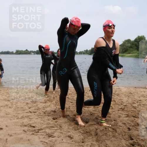21.06.2025 - 27. Vierlanden-Triathlon Lena Gebhardt http://msf.ph/oto/8039737 15.06.2025 12:36:07 Schwimmen 1089, 1090, 1091, 1092 meine-sportfotos.de