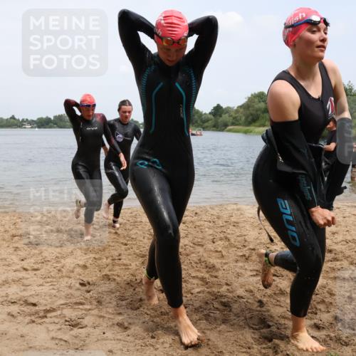 21.06.2025 - 27. Vierlanden-Triathlon Lena Gebhardt http://msf.ph/oto/8039744 15.06.2025 12:36:08 Schwimmen 1089, 1090, 1091, 1092 meine-sportfotos.de
