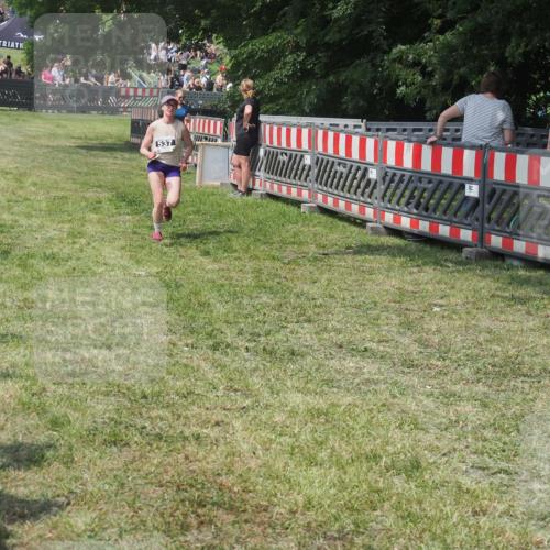 15.06.2025 - 27. Vierlanden-Triathlon KatJ http://msf.ph/oto/8039746 15.06.2025 11:37:01 Schwimmen  meine-sportfotos.de