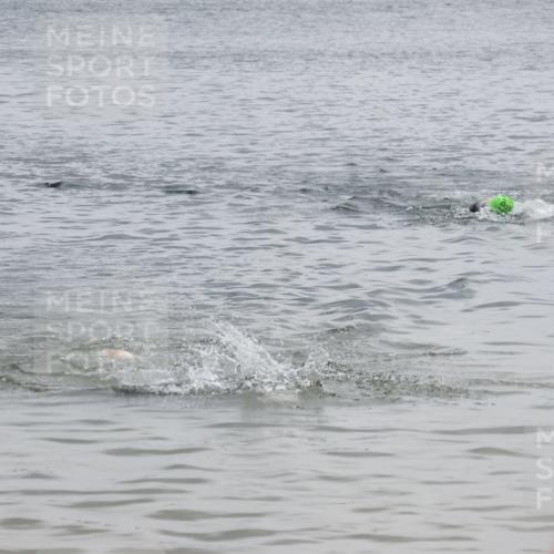 21.06.2025 - 27. Vierlanden-Triathlon Lena Gebhardt http://msf.ph/oto/8039772 15.06.2025 12:52:56 Schwimmen  meine-sportfotos.de